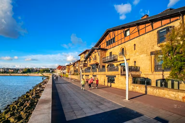 Hotel Embarcadero, en el Muelle de las Arenas (Getxo).