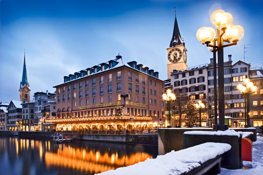 Vista desde el puente Rathaus Brücke en Zúrich