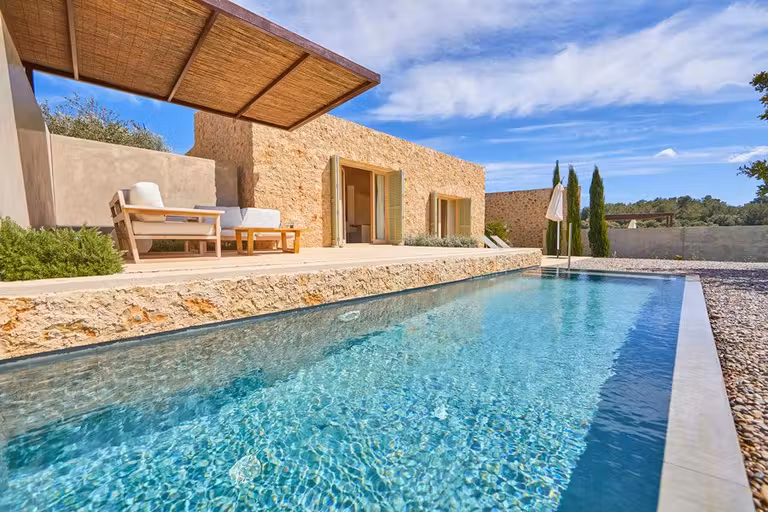 Piscina privada de la Aina Suite en el hotel Son Penya