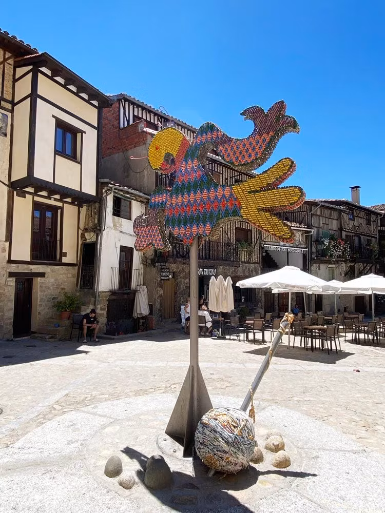 escultura bordado serrano mogarraz