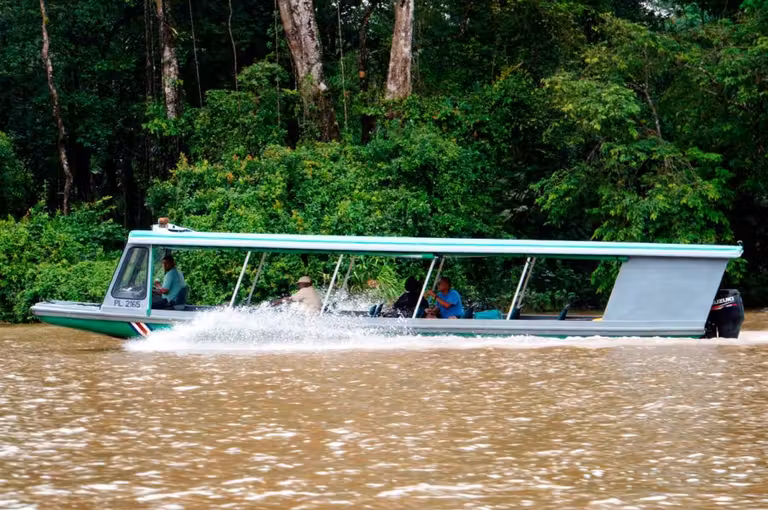 lancha Tortuguero viajes  Costa Rica