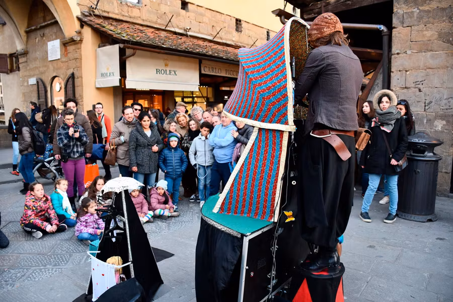 Representación de títeres en el Ponte Vecchio.