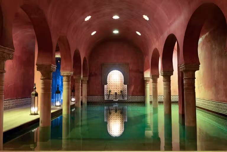 piscina del baño árabe en Granada