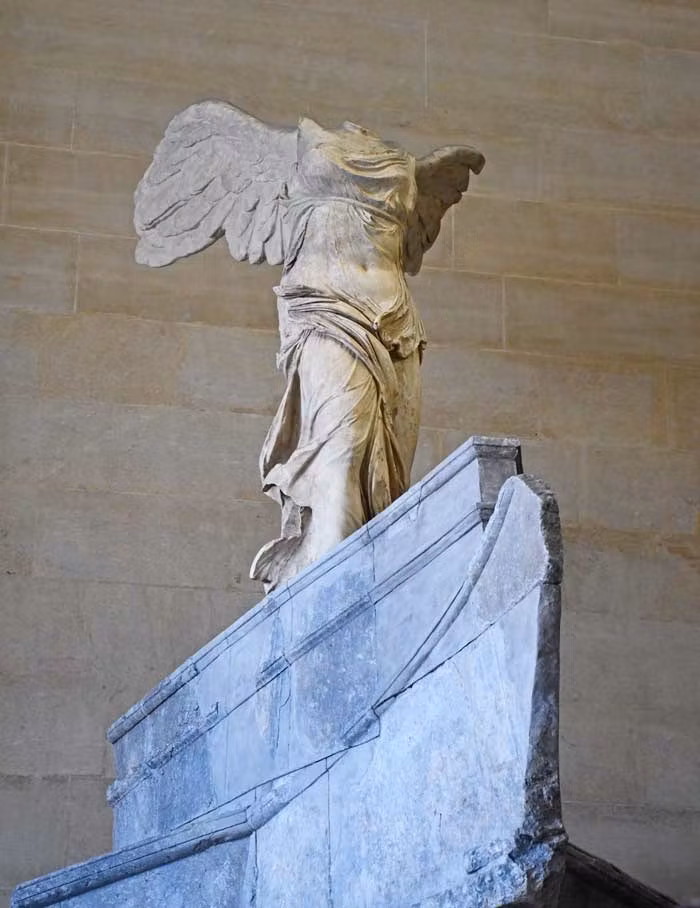 La Victoria de Samotracia en el Museo del Louvre