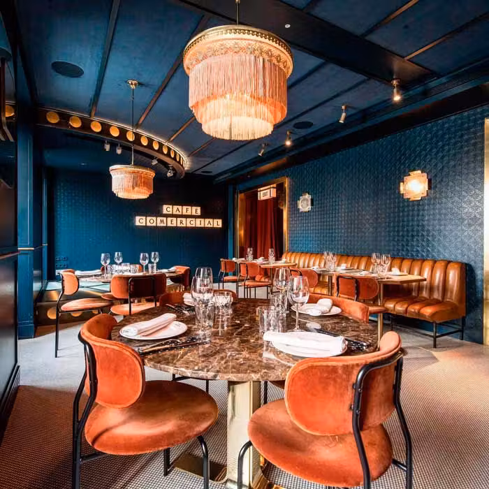 Interior del Café Comercial de Madrid.
