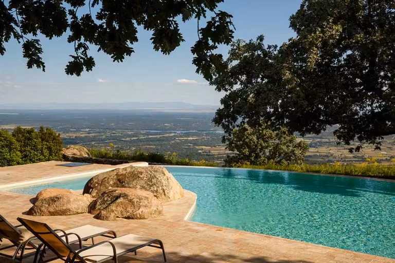 Piscina del hotel Nabia.