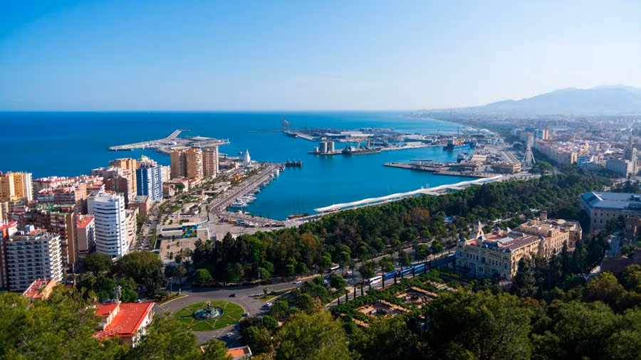 Vistas de Málaga desde el castillo de Gibralfaro.