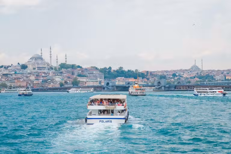 Crucero por el Bósforo, un plan romántico en Estambul