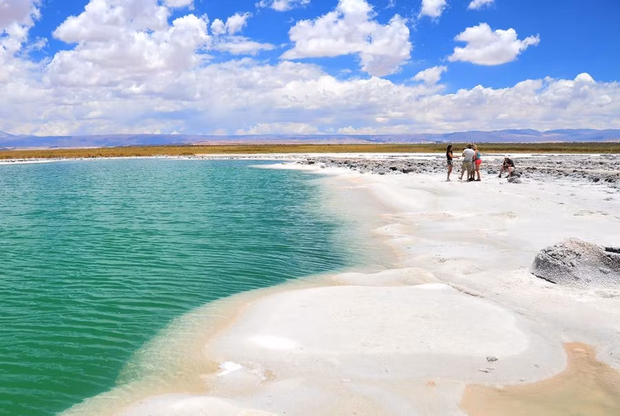Debido a su alta salinidad se puede flotar en la laguna Cejar.
