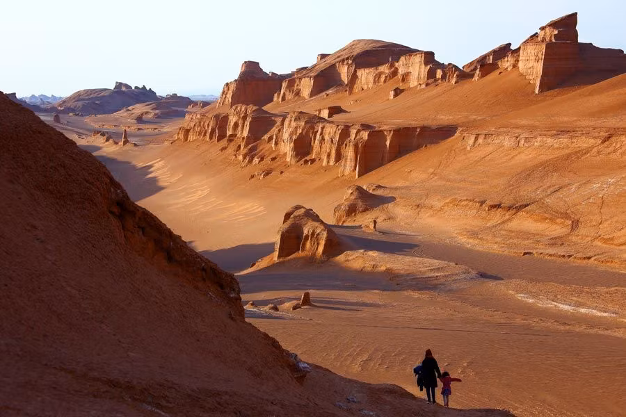 Dasht-e-Lut es un desierto salado situado en la meseta iraní.