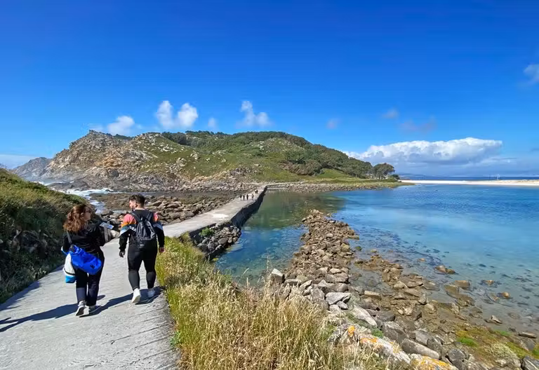 camino del camping en las islas cies
