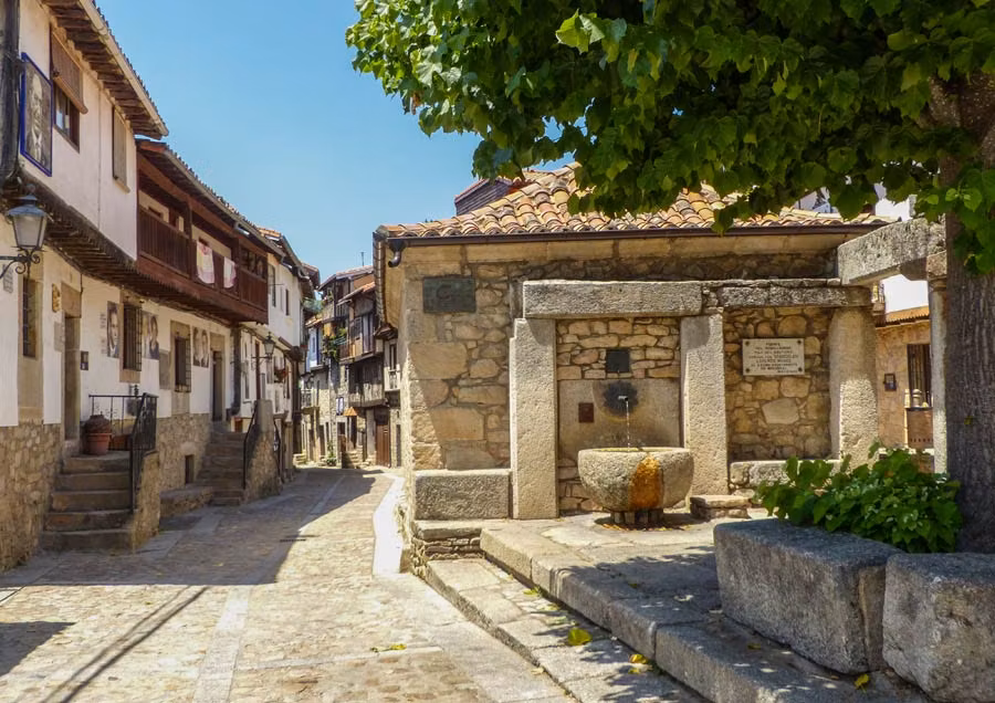 Encontrarás 14 fuentes repartidas por toda la villa que datan desde el año 1600.