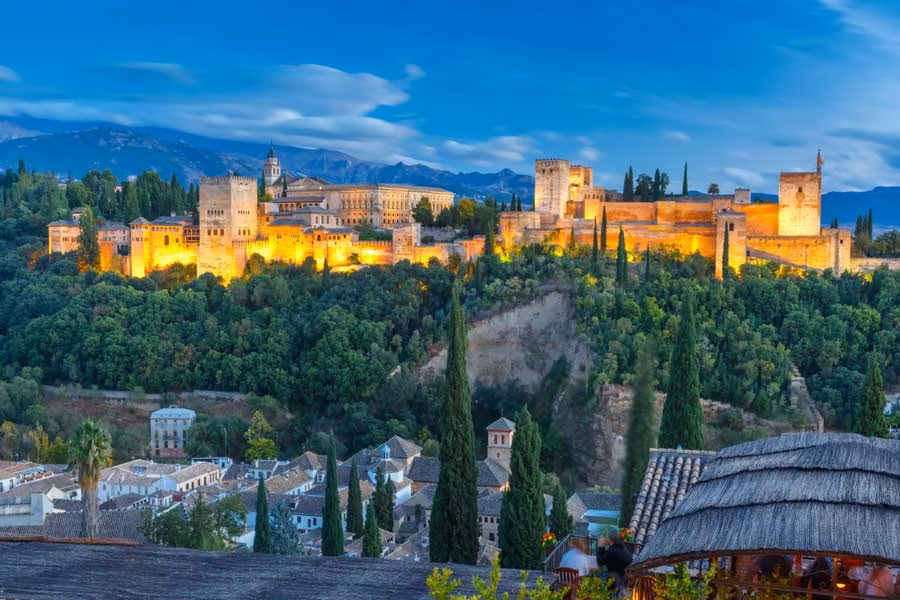 Vista al atardecer de la Alhambra desde el Albaicín.