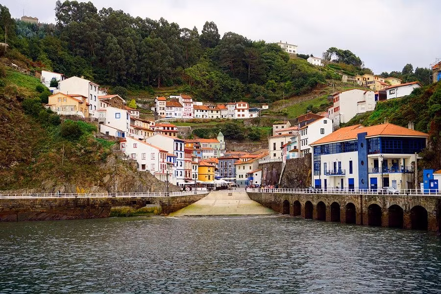 asturias en coche cudillero