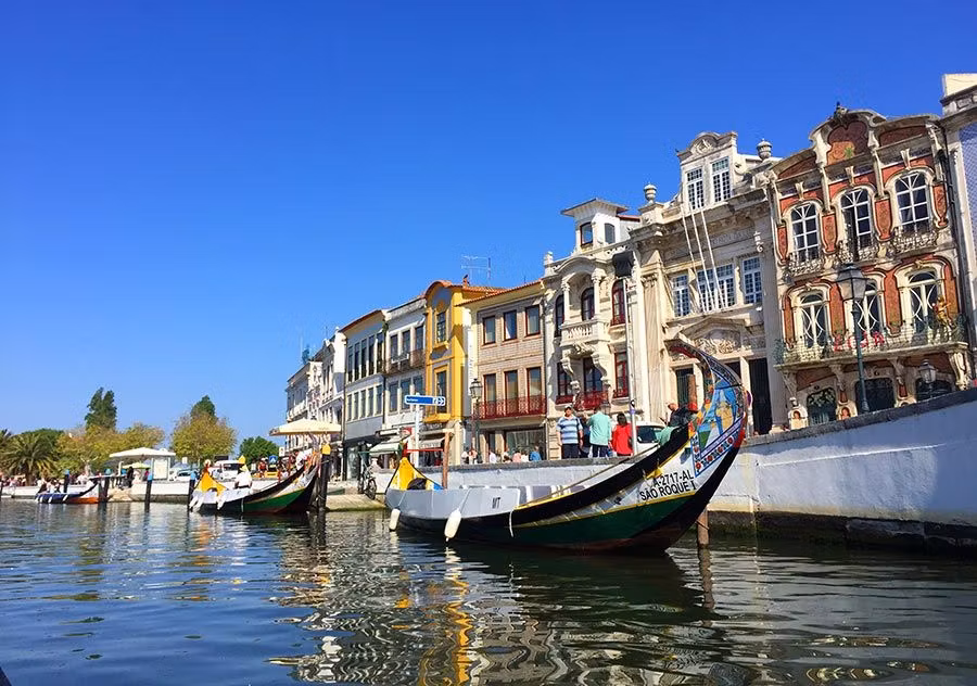 Paseo en un barco moliceiro en Aveiro