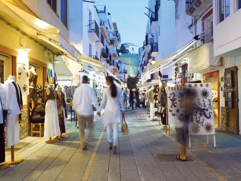 Compras en la Marina de la ciudad de Ibiza