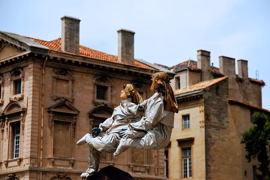 Mimos asombrosos pueblan el Bulevar del Litoral.
