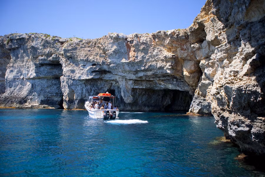 Paseo en barco por la costa de Gozo.