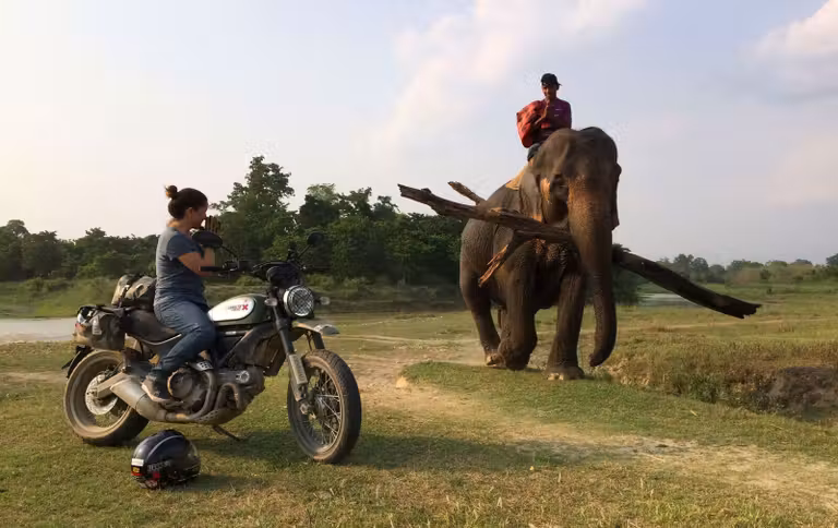 alicia sornosa viajera etheria viajes moto