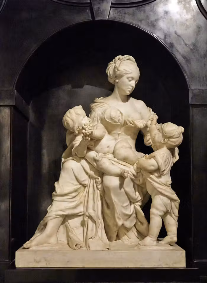 Escultura La Charité.