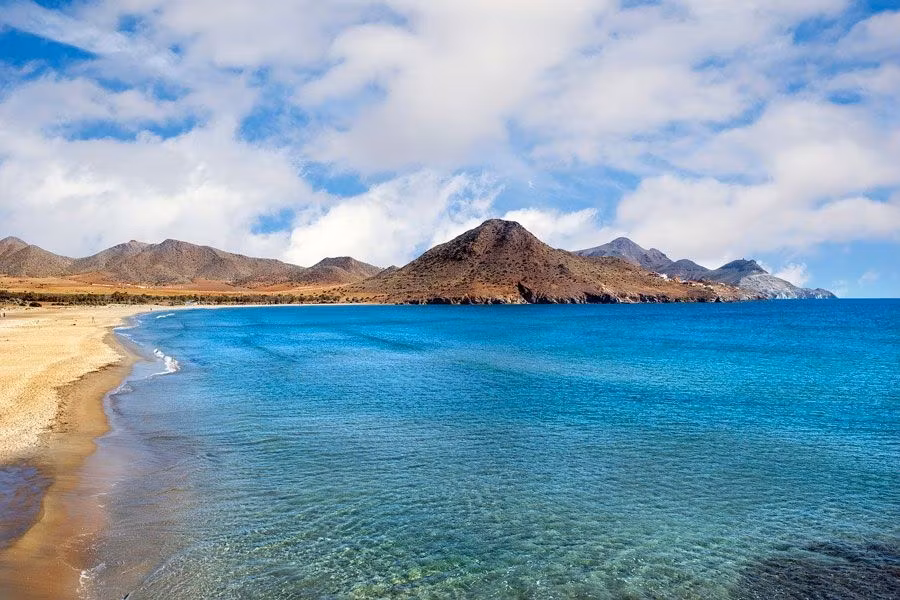 playa desierta en Almería