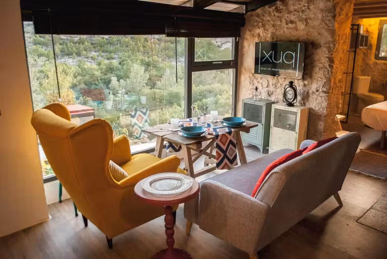 Duerme de lujo en Xuq Lomas de Ruvira, un hotel-cueva de La Manchuela