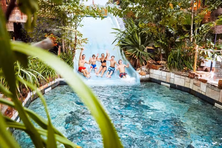 Aqua Mundo, el parque acuático cubierto de Center Parcs De Eemhof (Holanda).