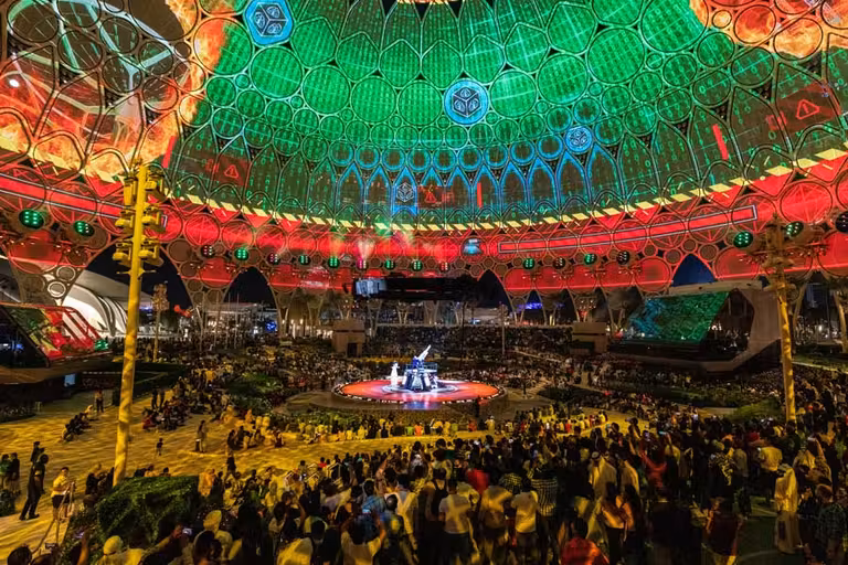Espectáculo en la plaza Al Wasi.