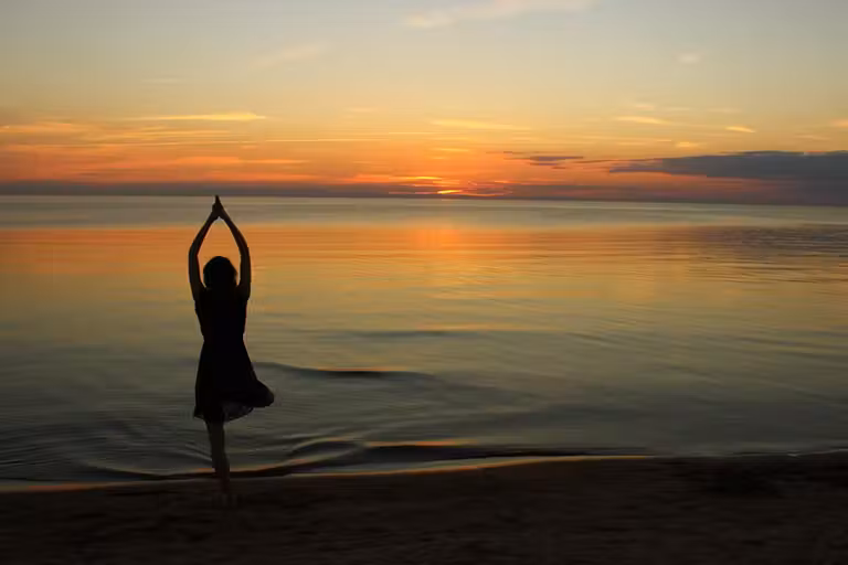 yoga en la playa Conil