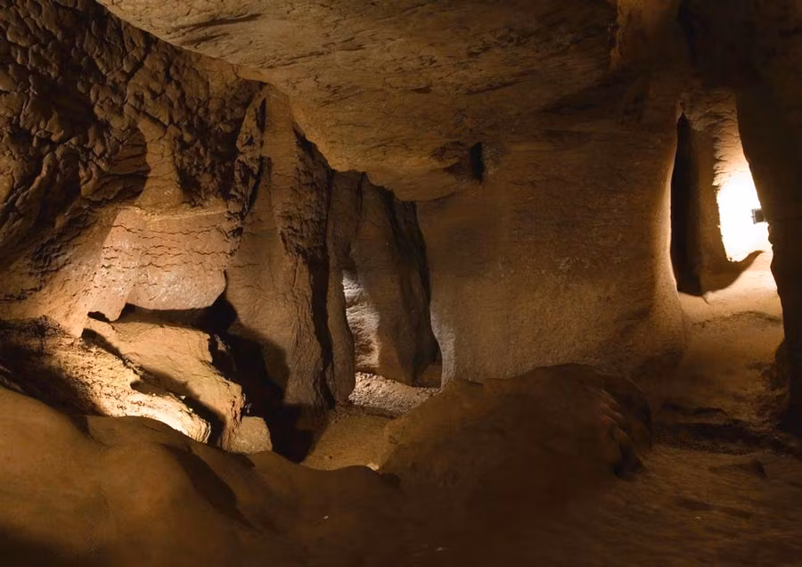 Cuevas del Toll cataluna secreta