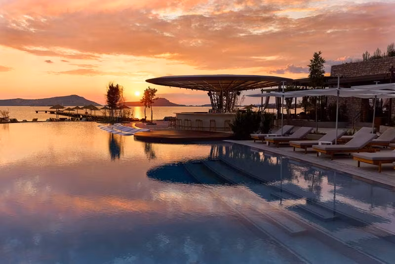 Hotel W Costa Navarino, un rincón de lujo en el paraíso