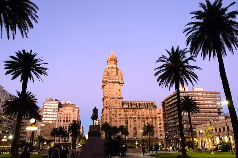 Plaza de la Independencia de Montevideo.