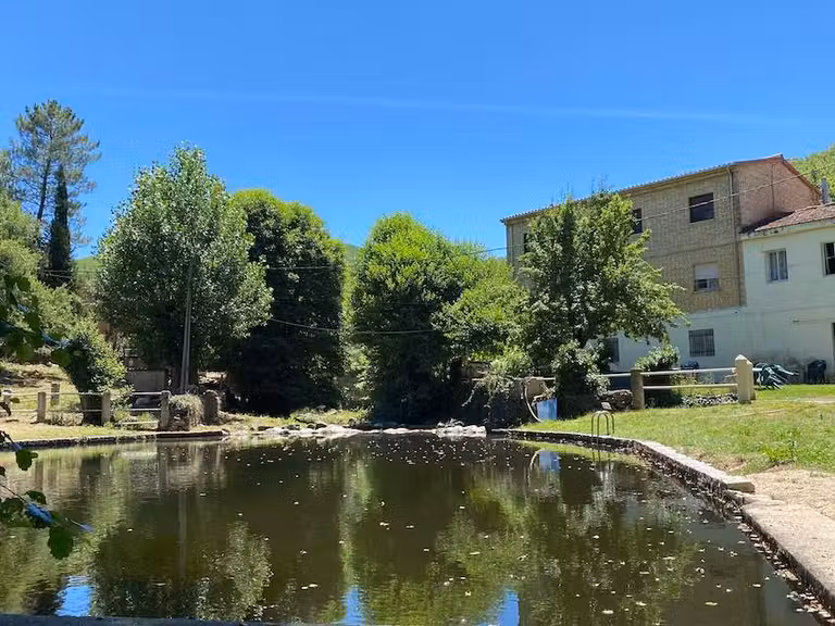 Piscina situada junto a El Pipero.