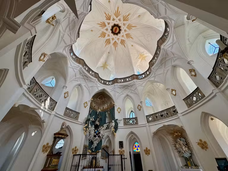 Interior del templo de San Nepomuceno