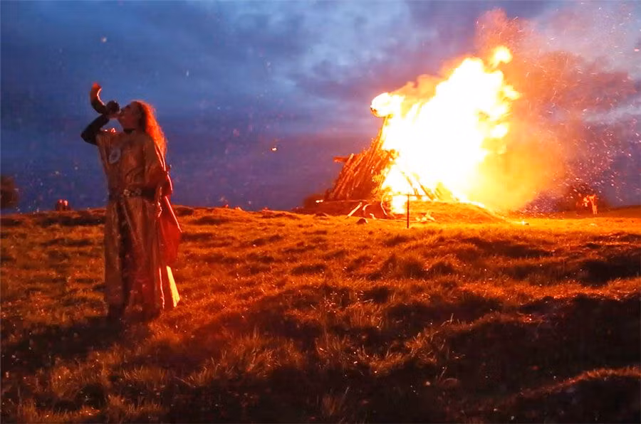 Hogueras según la tradición del Samhain.