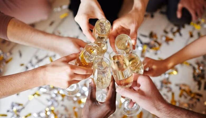 copas brindando