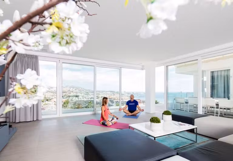 clase de yoga en el Baobab Suites