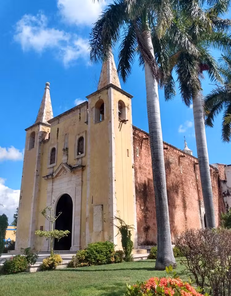 Vista general de la Iglesia de Santa Ana, en Mérida (México).