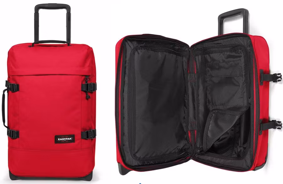 Interior y exterior de una maleta roja de Eastpak, perfecta para madres viajeras.