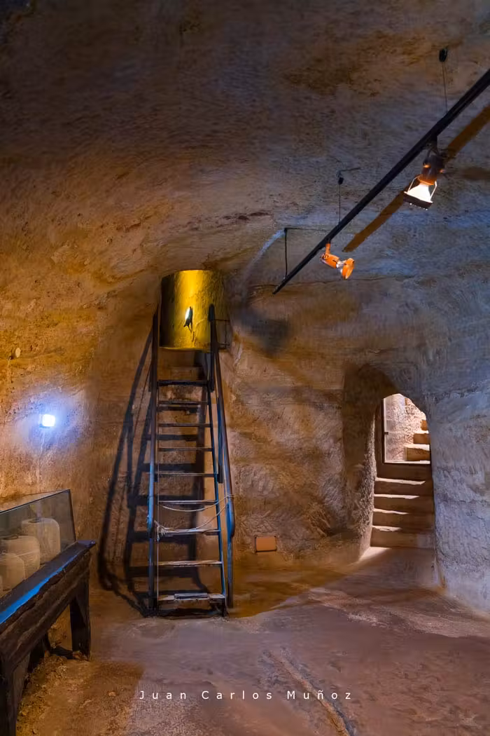 Pasadizos situados bajo la Lonja de Alcañiz.