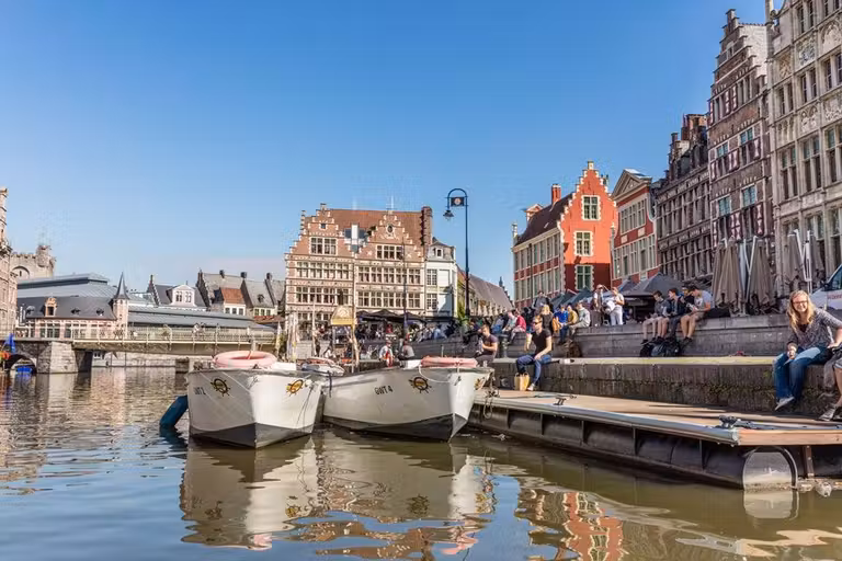 Graslei, el animado muelle de Gante.