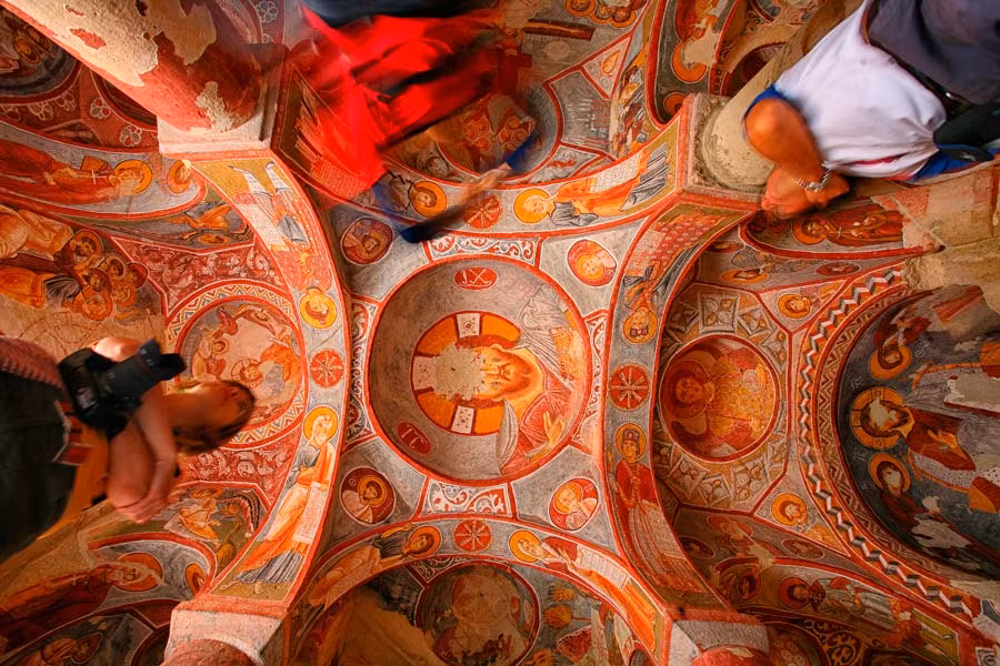 Frescos del techo de la iglesia de las Sandalias en Capadocia
