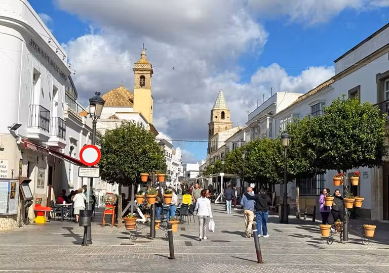 La calle San Juan desde la Plaza de España.