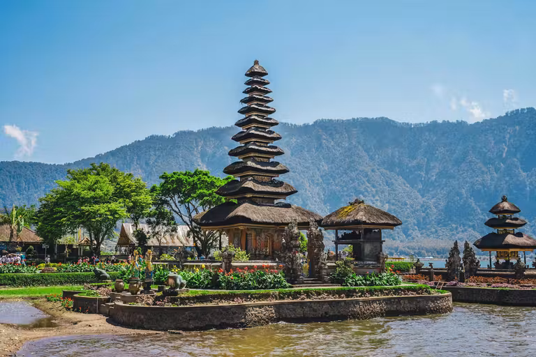 Templo flotante de Ulun Dunu Bratan.