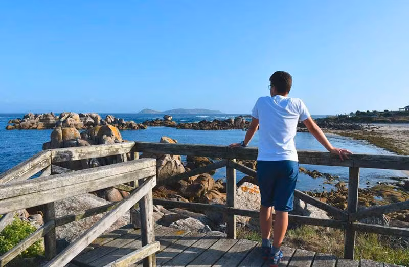 Mirador en la Ruta de las Pedras Negras en O Grove.