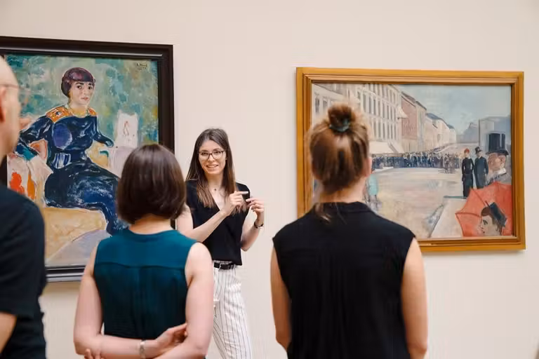 mujeres en visita cultural en suiza