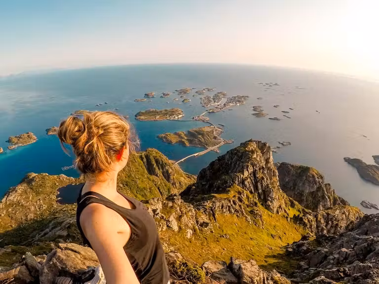 mirador en henninsvaer, islas lofoten