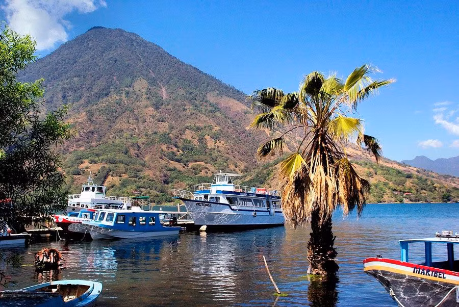 embarcadero del lago atitlan