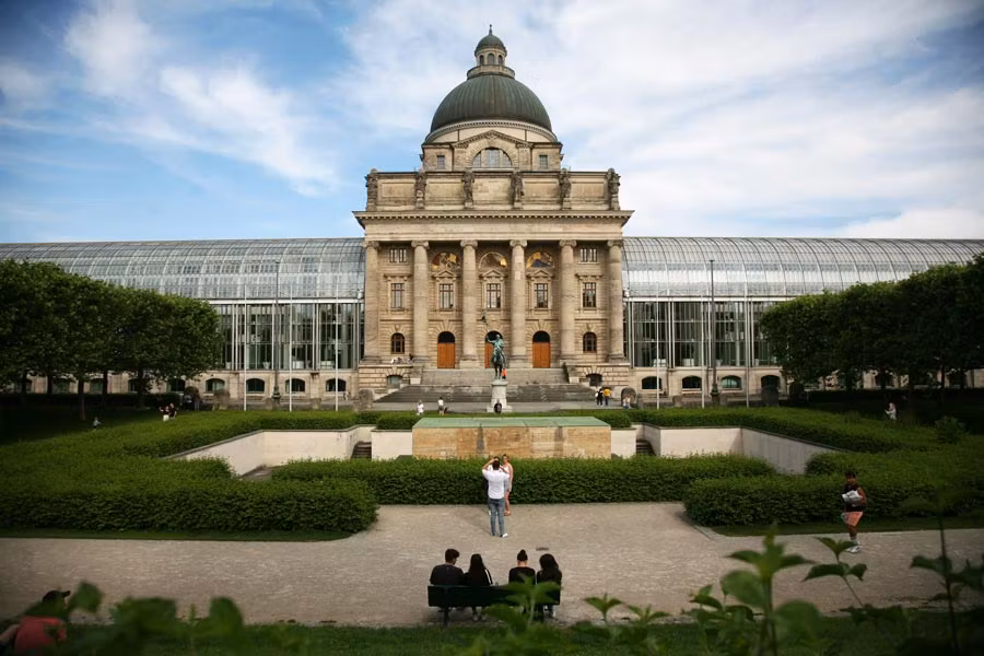 cancilleria munich jardin corte