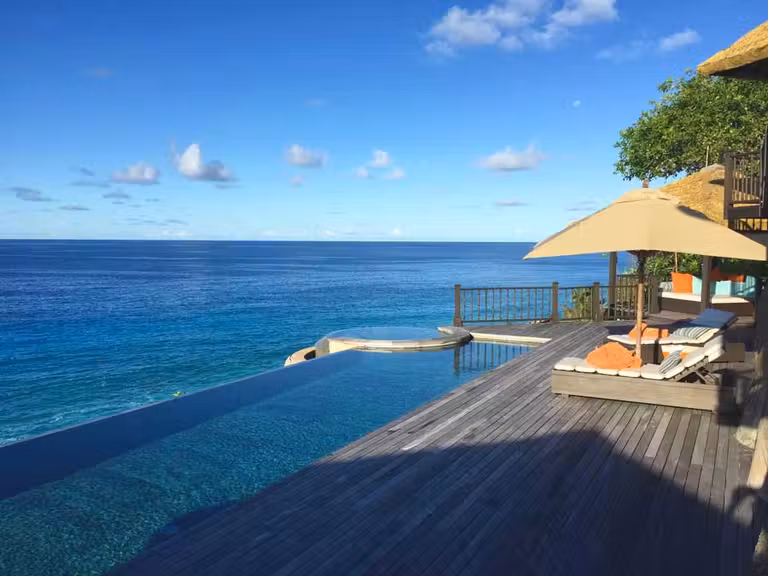Infinity Pool de una de las villas del hotel Fregate Private Island.